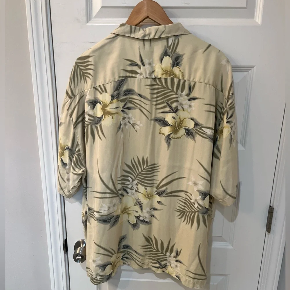 Tommy Bahama Men's XL Silk Hawaiian Shirt Floral Hibiscus Palm Leaf Camp Cream‎